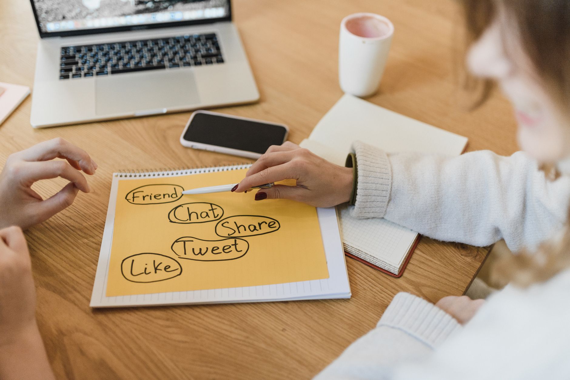 AI Writing Tools vs. ChatGPT: Which Is Better for Social Media Content Creation?