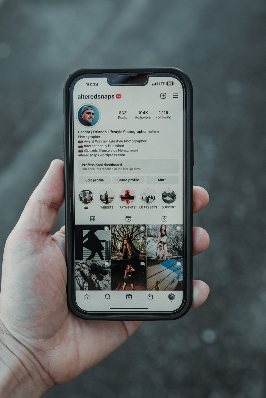 Free AI Instagram Caption Generator: 8 Best Ways to Get Captions Without Paying