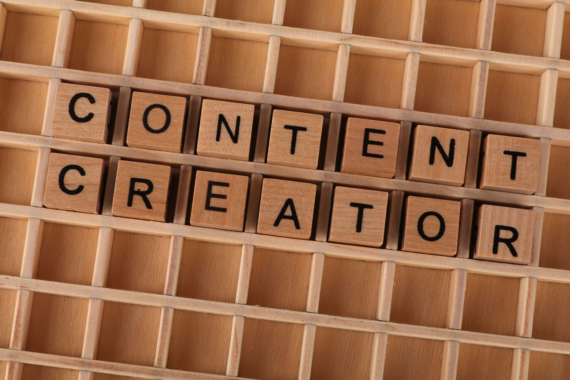 The Ultimate AI Writing Tools List for Social Media: Captions, Hooks, Titles & Scripts