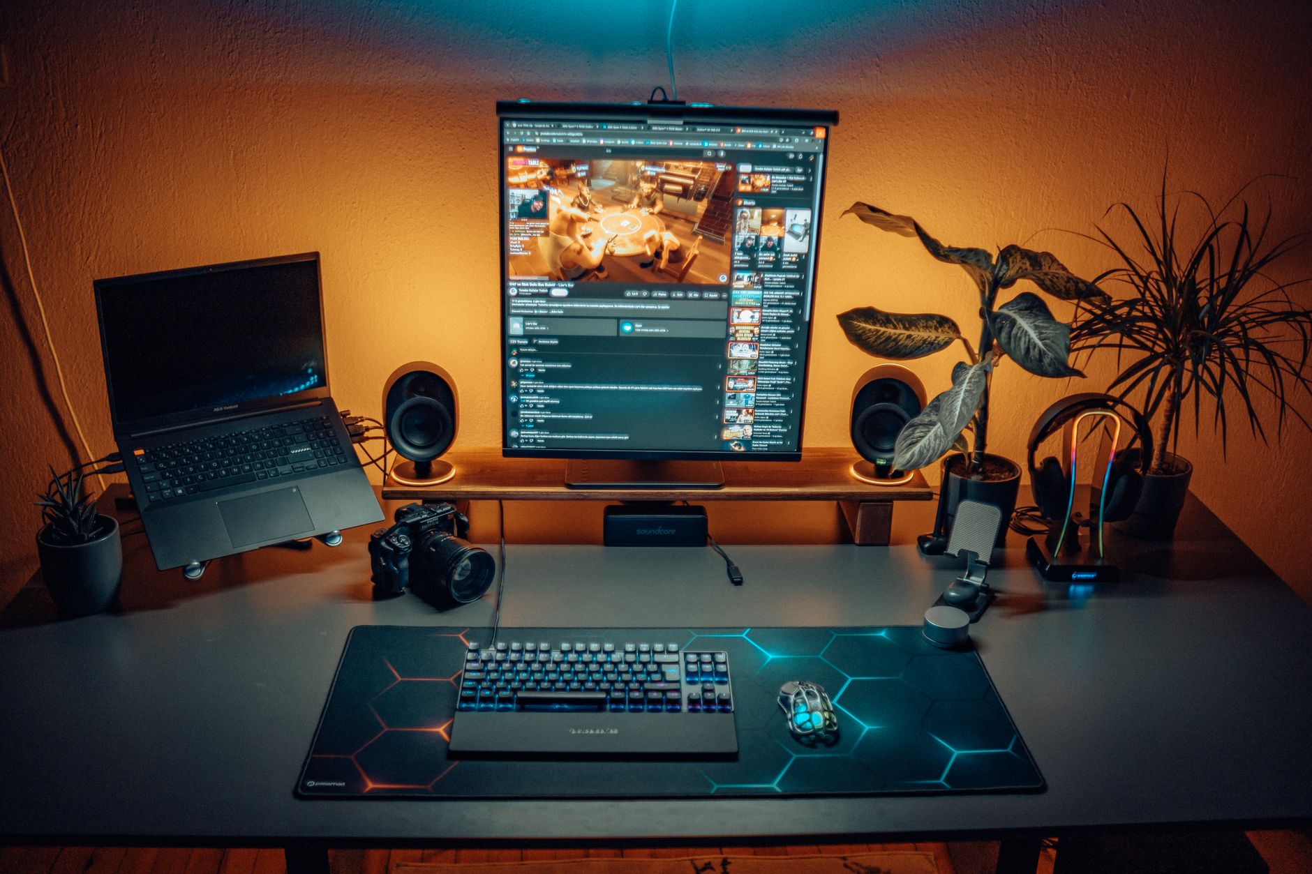 Beginner blogger setting up a digital marketing blog on a laptop