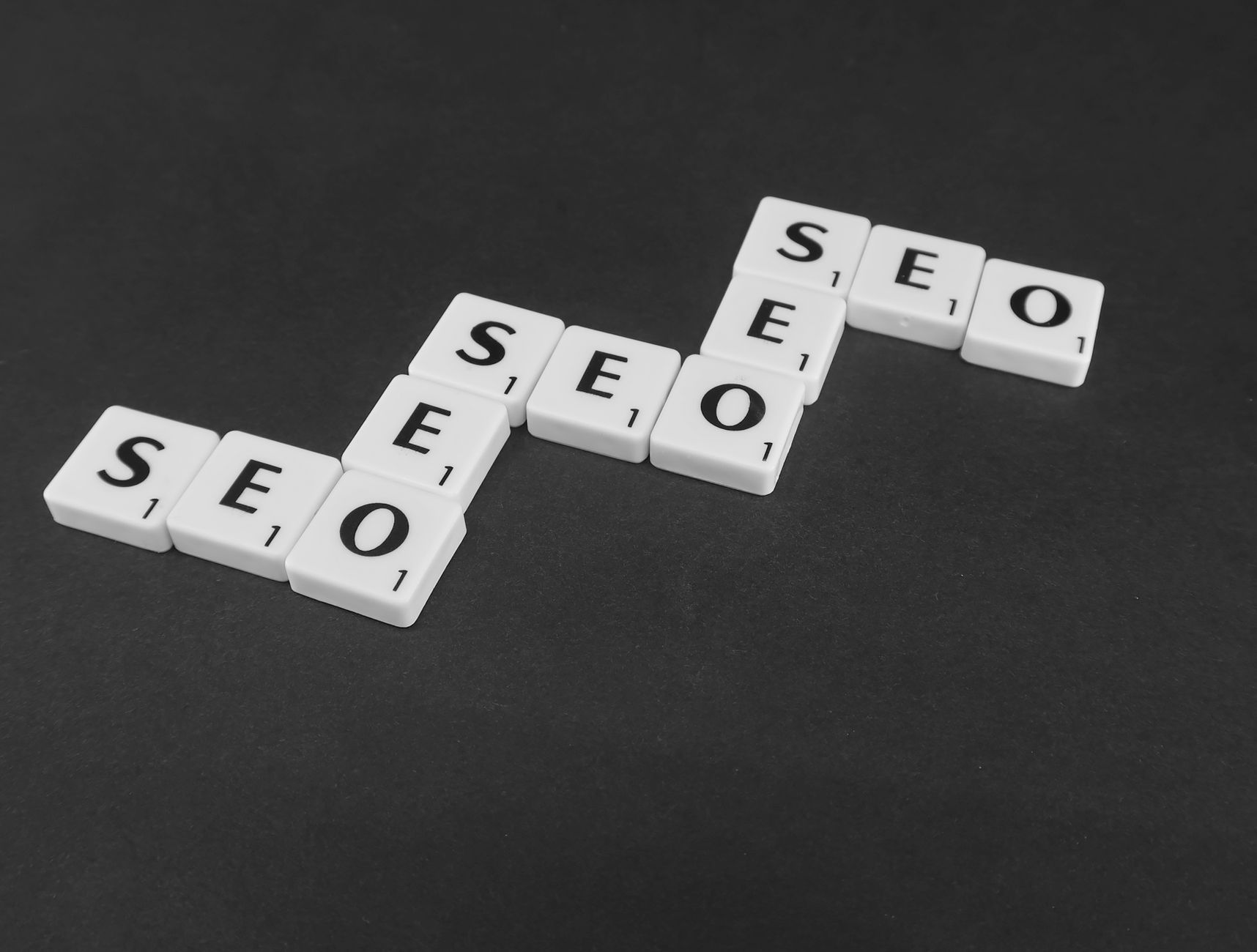 Surfer SEO content editor showing keyword density and NLP terms