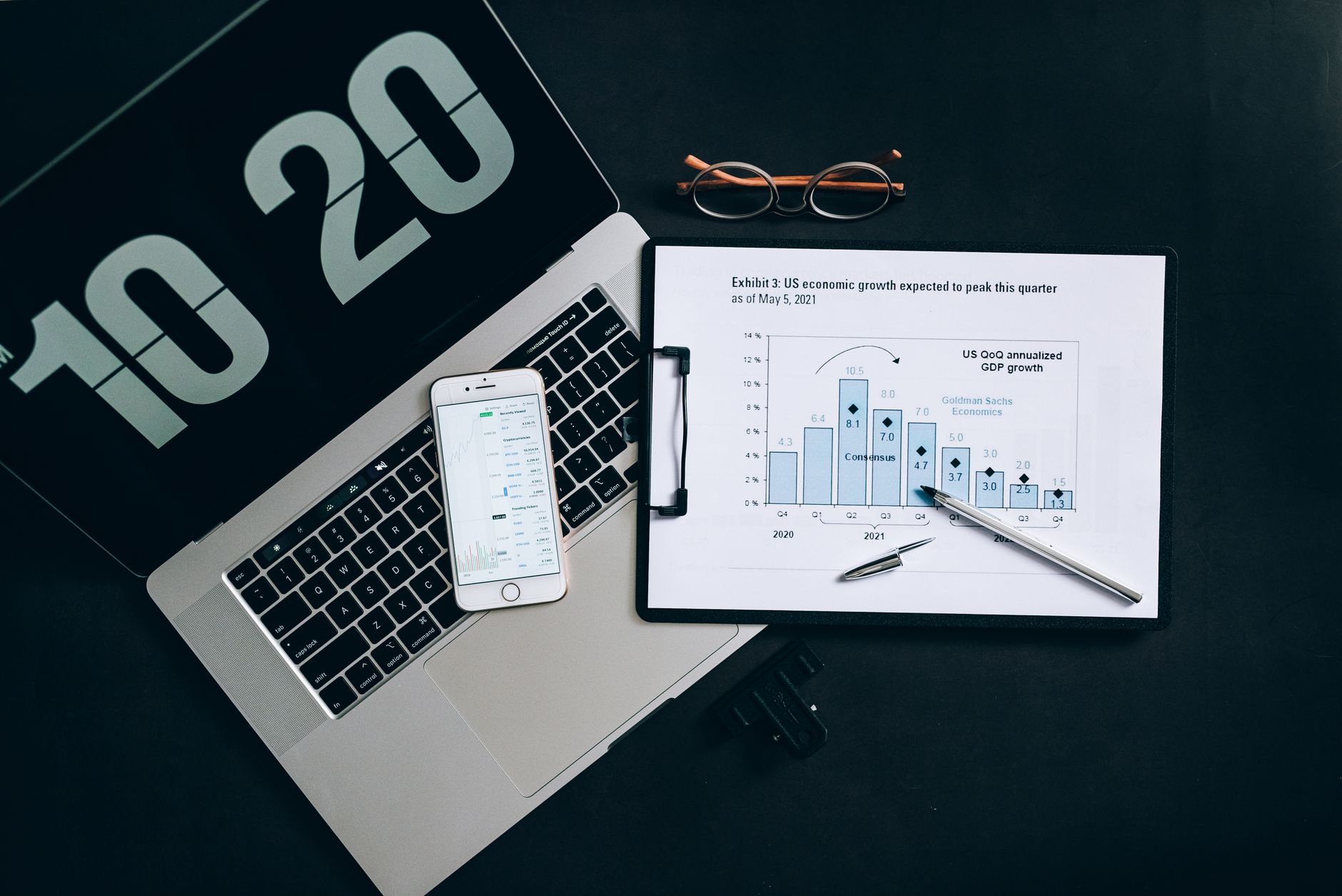 Free digital marketing tools displayed on a laptop screen with analytics dashboards