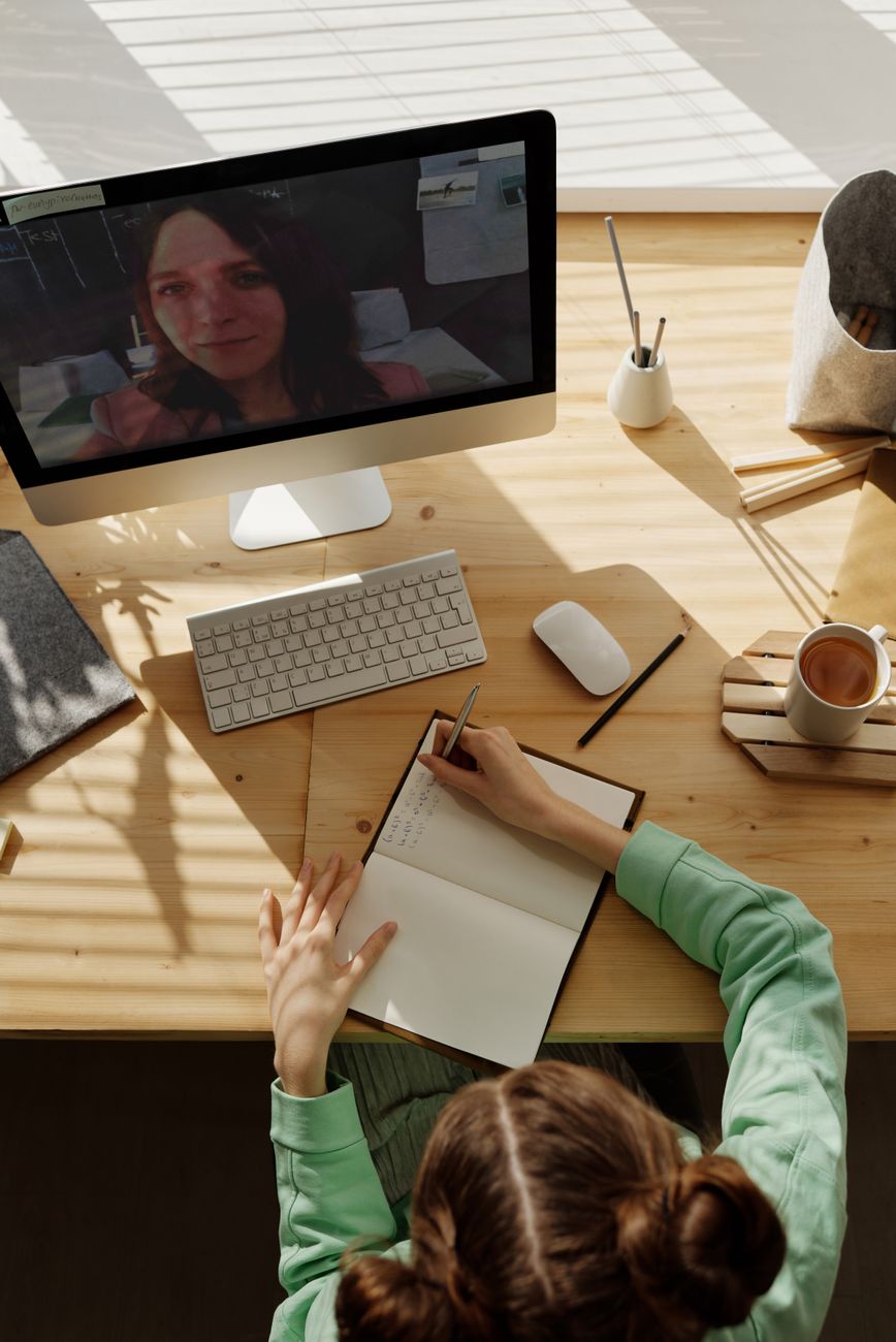Free online digital marketing course on a desktop screen