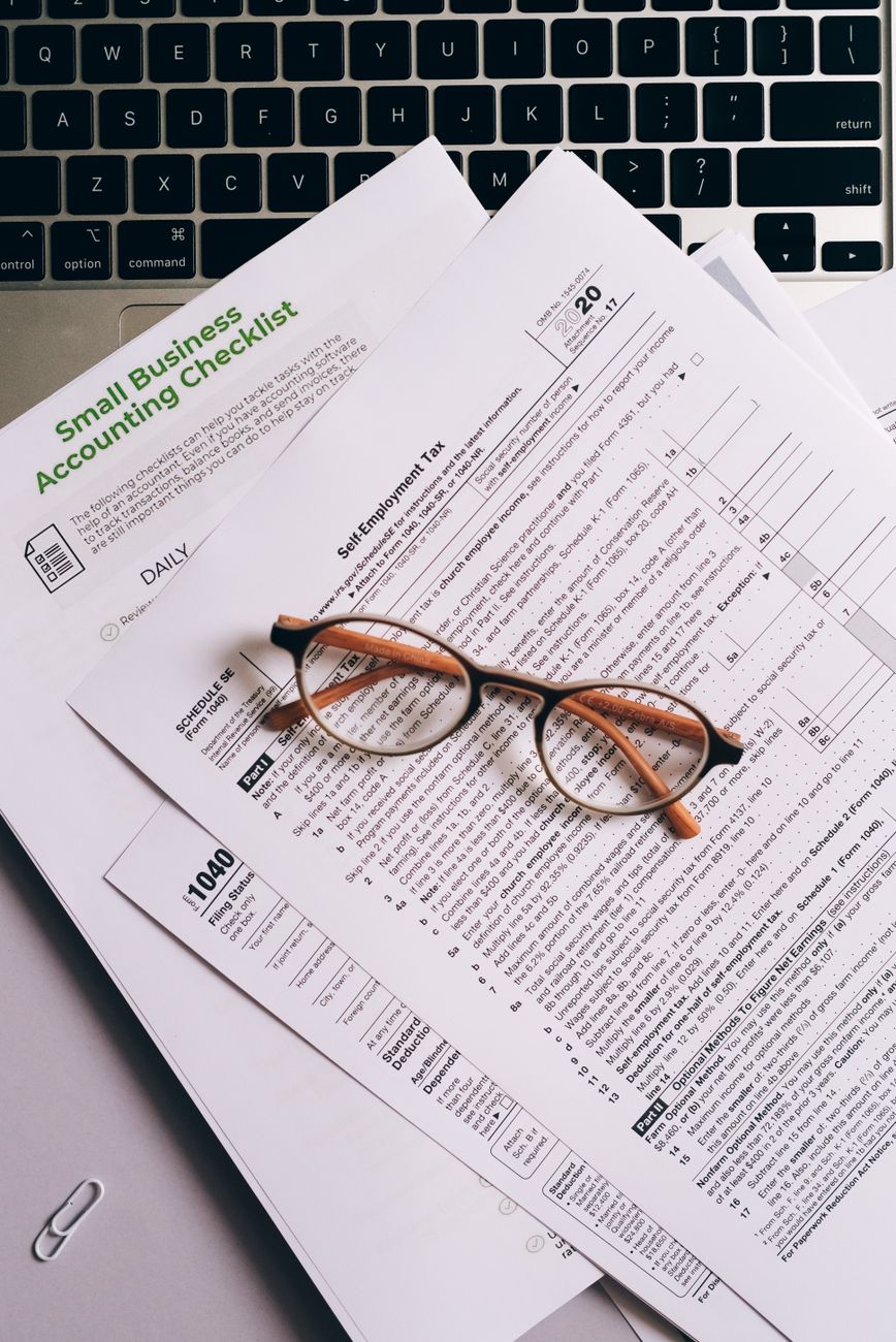 Comprehensive SEO audit checklist with multiple categories and checkboxes