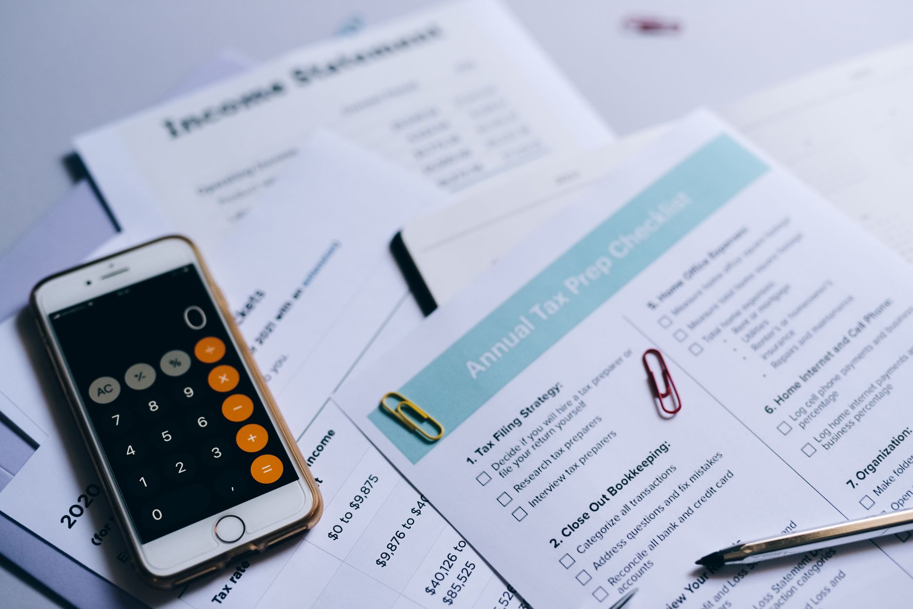 SEO audit checklist showing on-page optimization factors