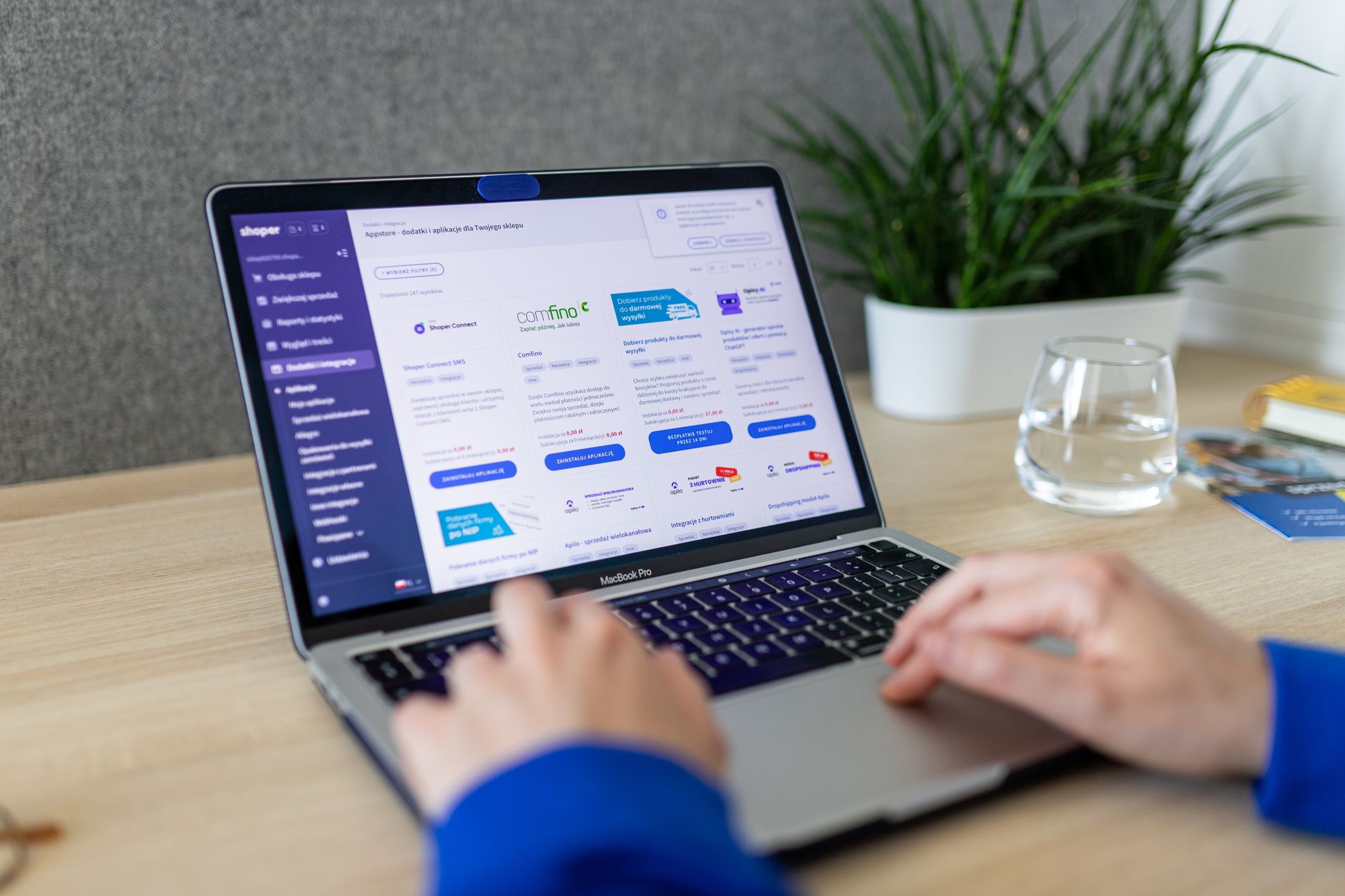 Person running a website SEO audit on a laptop with no login required