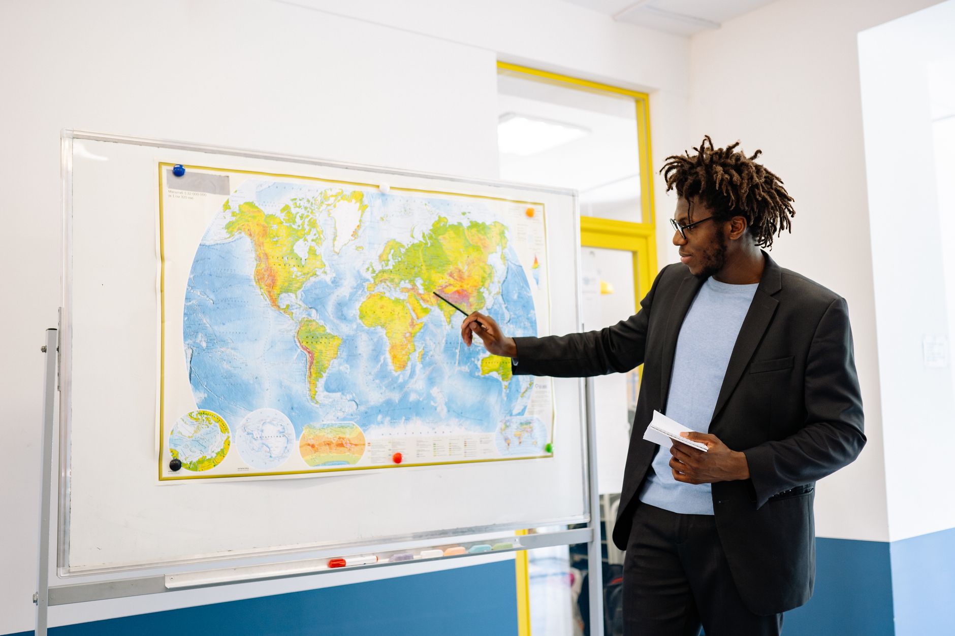 World map highlighting African diaspora hubs across continents