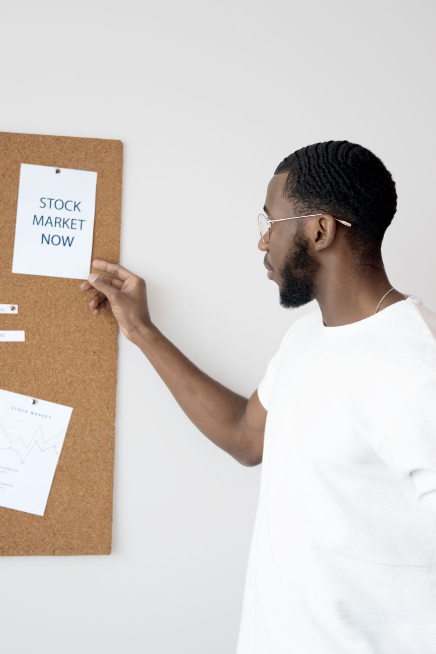 African entrepreneur presenting climate tech pitch to investors