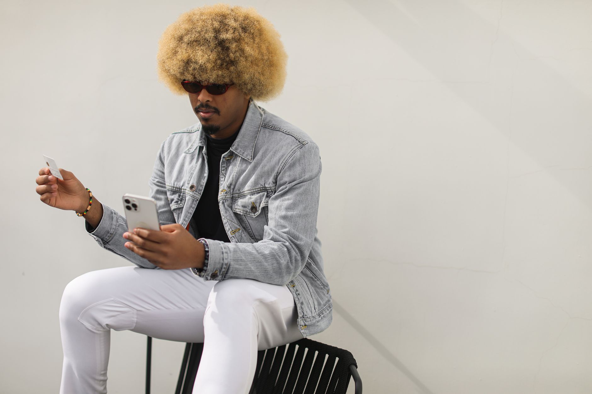 African entrepreneur using smartphone for e-commerce business