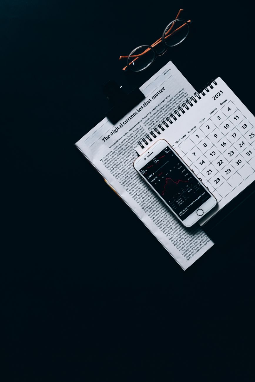 Colorful reading plan calendar on a smartphone screen